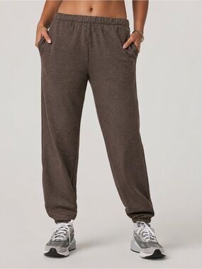 Vuori Halo Modern Sweatpant Women’s Java Heather RN#156509 Small Like New